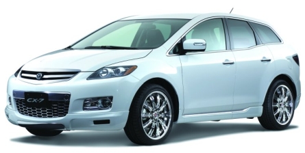 Mazda CX-7 terepjáró szabadidőautó csillogó stílusban.