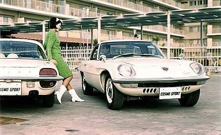 Korabeli fotó, a Mazda Cosmo Sport-tal