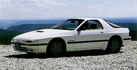A második generációs Mazda RX-7 turbó.