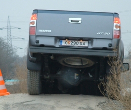 Mazda BT-50 a bakháton.