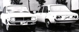 Az ezzel a motorral hajtott Mazda Familia Rotary SS, az R100 kupé 4-ajtós veziója volt. Az autó 1970 Áprilisában jelent meg Japánban.