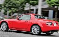 MAZDA MX-5 nyitható keménytetővel.