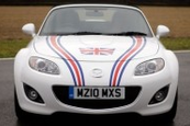 Mazda MX-5 nemzeti színekben. Mazda MX-5 nemzeti színekben.