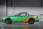 Mazda MX-5 csúcsra járatva. Mazda MX-5 csúcsra járatva.