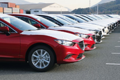 Kigördült a tízmilliomodik Mazda a Hofu gyárból.