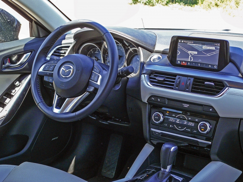 Mazda6 belső
