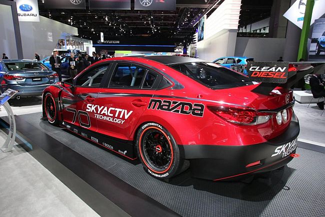Mazda 6 Skyactiv-D versenyautó.