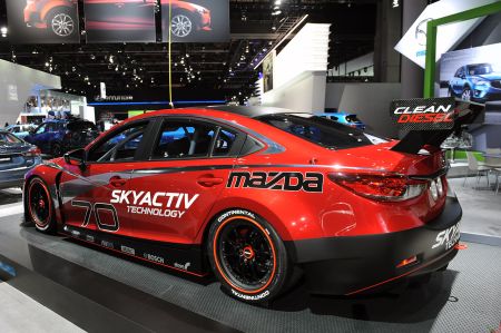 Mazda6 Skyactiv-D versenyautó.