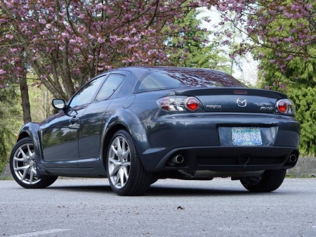Egy különleges autó. Mazda RX-8.