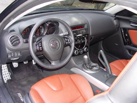 Mazda RX-8.