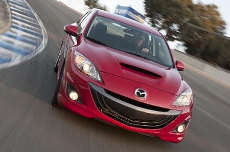 Mazda3 MPS 27A  kódú vörös fényezéssel.