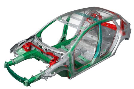 A nagy szilárdságú acéloknak köszönhetően 17 %-kal merevebb a karosszéria.