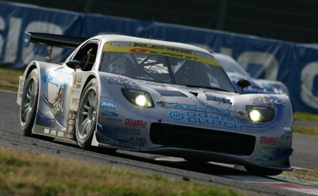 Öreg autó nem vén autó. A Mazda RX-7 alapú versenyautó ismét bizonyított.