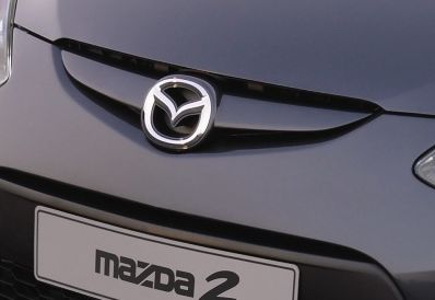 Mazda2 sport első hűtőrács (fényezett)
