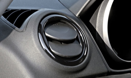 Mazda3 zongoralakk hatású légbeömlő keret: 23307,-Ft