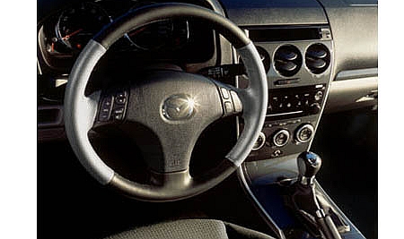 Mazda6 - ezüst színű betétes kormánykerék: 168200,-Ft.