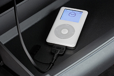 Mazda2 iPod adapter AUX bemenet nélküli kivitelekhez: 63572,-Ft.