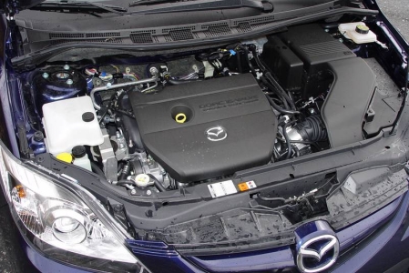 A 2.0 literes 16 szelepes Mazda erőforrás lendületesen mozgatja a Mazda5-öst.