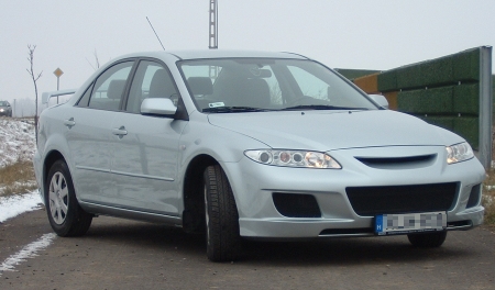 A Mazda6 gyári lökhárítójának helyére egy cégünk által fogalmazott Chrde fantázianevű első lökhárító került