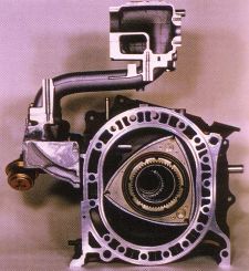 Mazda 13B DEI motor 6PI-vel ( elektromos rotációs szelepekkel kontrollált szívócsatornák ).