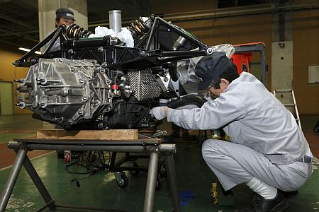 A Mazda 787 B versenyautó álma valóra válik.