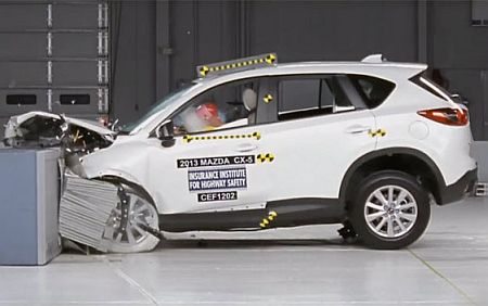 Mazda CX-5 ütközési teszt.