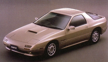 A konkurensek rákényszerítették a Mazdát az RX-7 Turbó (1989-1991) teljesítményének fokozására.