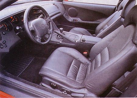 A Supra-cockpit minden lehetséges extrát felvonultat.