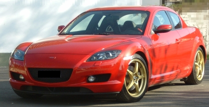 Amikor nem kanyargós az út, vagy éppen dugó van, a HiFi egészíti ki a Mazda RX-8 által nyújtott élményeket.