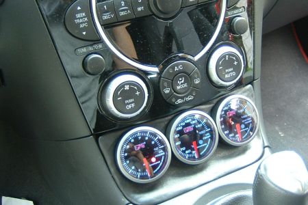 Mazda RX-8 olajnyomás, olajhőmérséklet és hűtővíz hőmérséklet mérő órák.