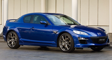 A képeken látható 19 collos könnyűfém felnik valószínűleg csak a Japánban kapható Mazda RX-8 RS kiviteleken lesz gyári felszerelés.