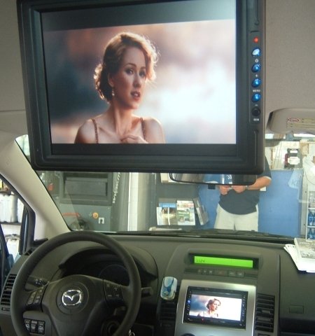 Minden szinten szinte minden a Mazda5-ben. Minden szinten szinte minden a Mazda5-ben.