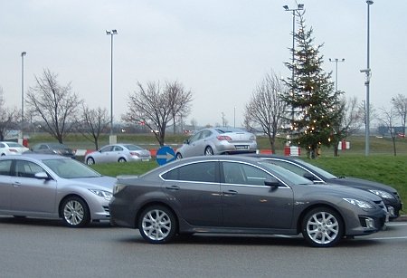 Sok új Mazda6 a karácsonyfa alatt. Mindenki fája alá a jövőbeni vásárlás lehetőségét kívánjuk!