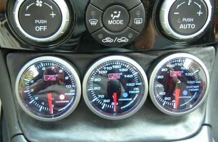 Mazda RX-8 olajnyomás, olajhőmérséklet és hűtővíz hőmérséklet mérő órák. Mazda RX-8 olajnyomás, olajhőmérséklet és hűtővíz hőmérséklet mérő órák.