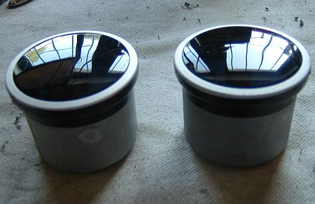 Az 52 mm átmérőjű olajnyomás és olajhőmérséklet műszer. Az 52 mm átmérőjű olajnyomás és olajhőmérséklet műszer.